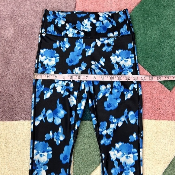 Fabletics Anywhere Motion 365+ Highwaisted Leggings Woman’s Size Small - Picture 8 of 17